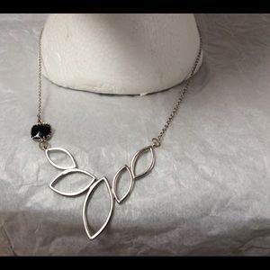Necklace leaf pattern with onyx stone